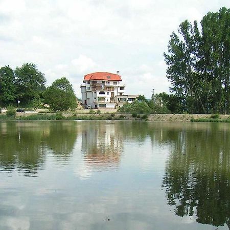 Семеен Хотел Кристал Smoljan Exterior foto