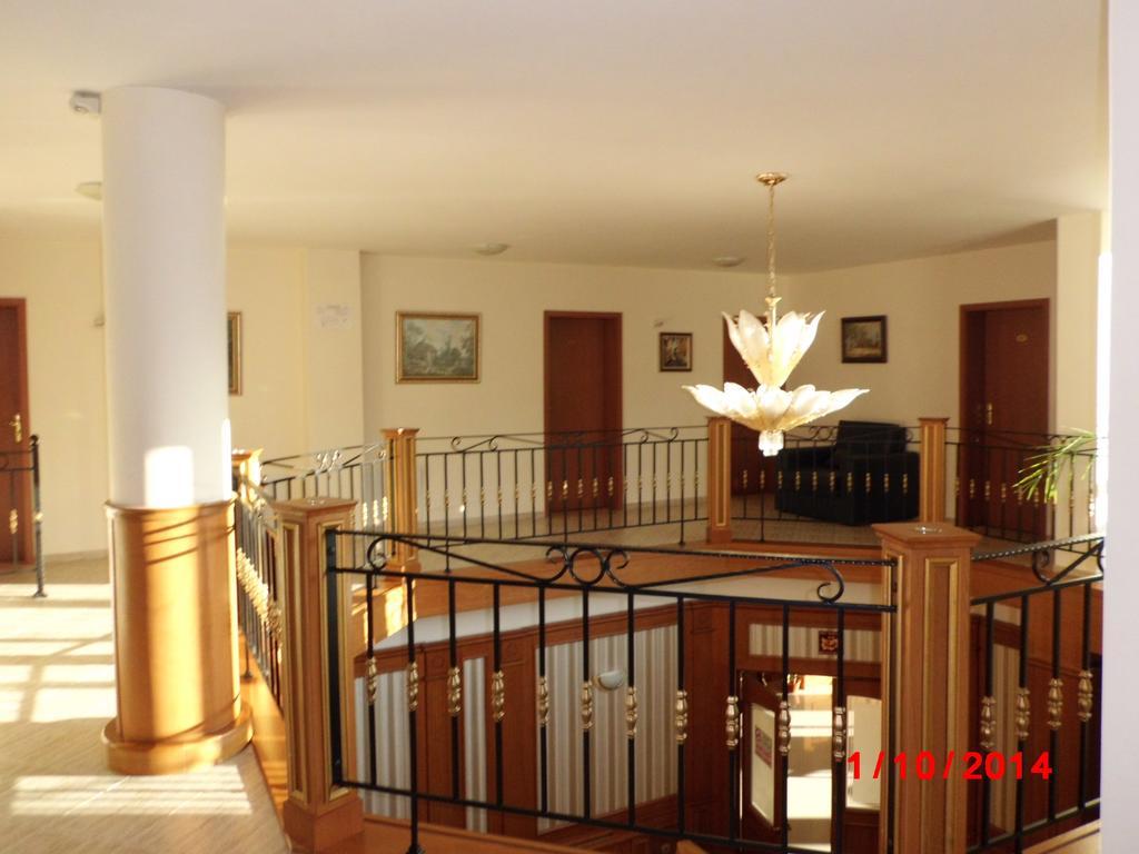 Семеен Хотел Кристал Smoljan Exterior foto