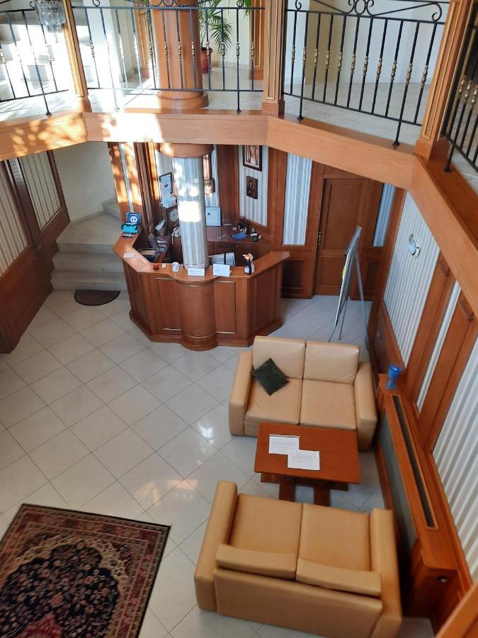 Семеен Хотел Кристал Smoljan Exterior foto