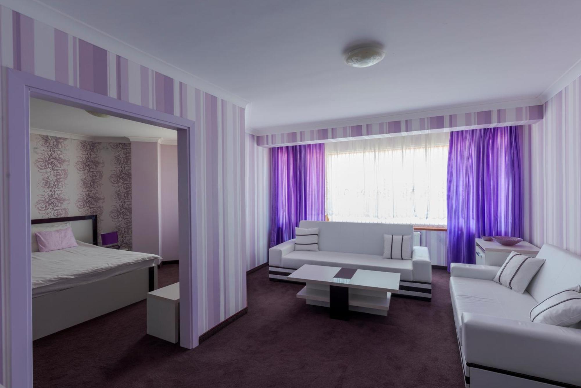 Семеен Хотел Кристал Smoljan Exterior foto