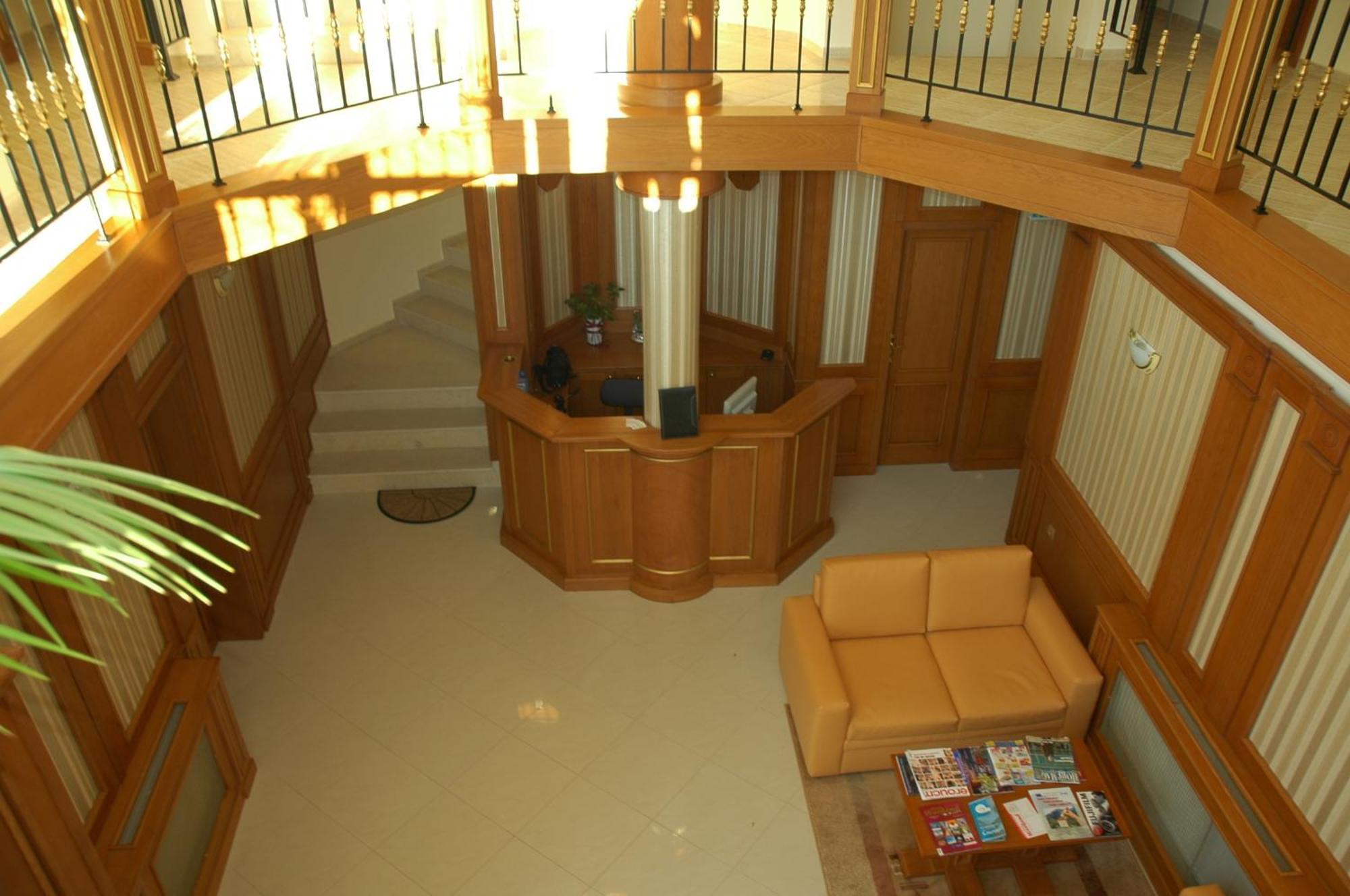 Семеен Хотел Кристал Smoljan Exterior foto