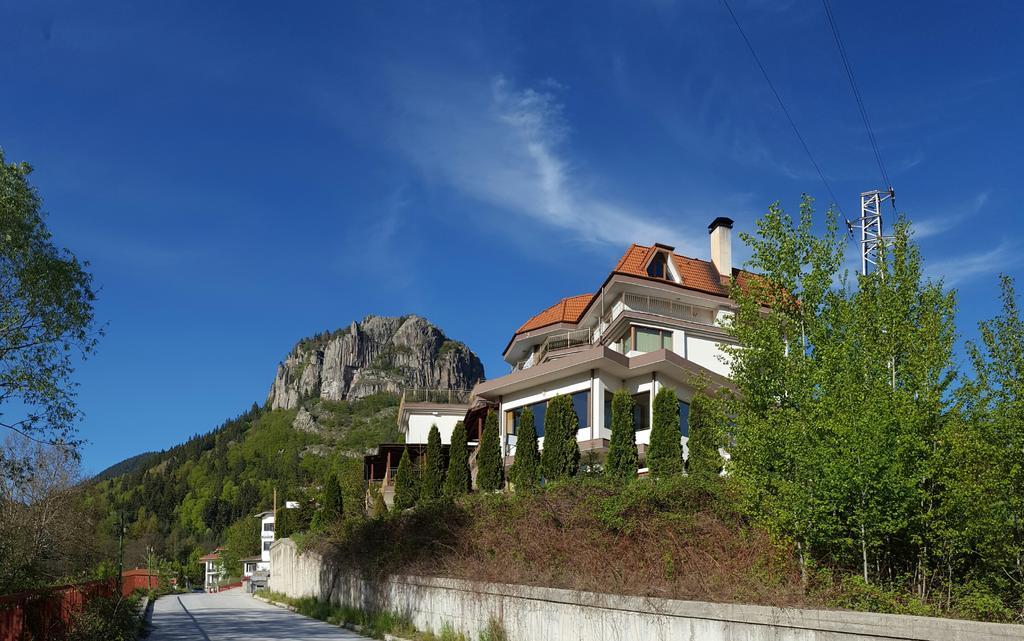 Семеен Хотел Кристал Smoljan Exterior foto