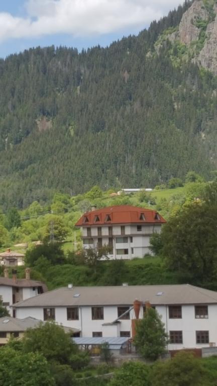 Семеен Хотел Кристал Smoljan Exterior foto