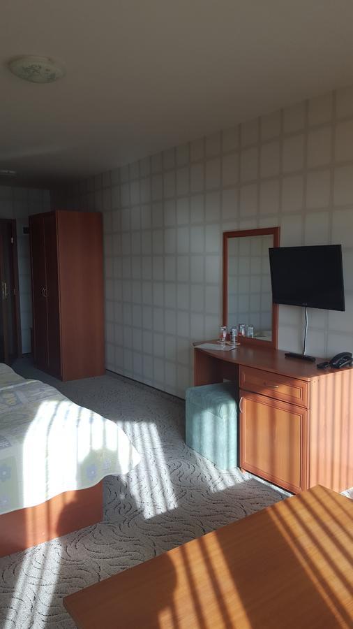 Семеен Хотел Кристал Smoljan Exterior foto