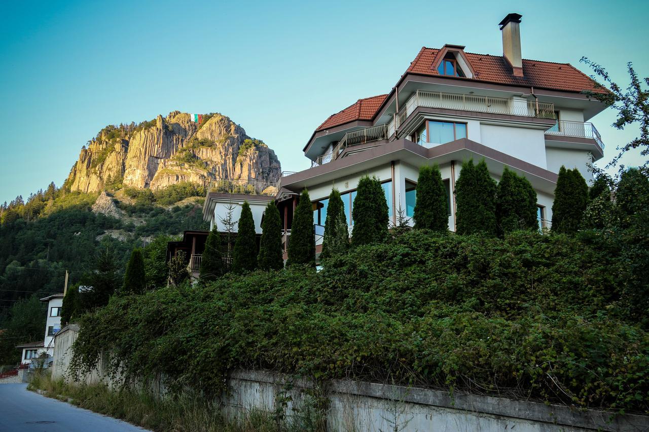 Семеен Хотел Кристал Smoljan Exterior foto