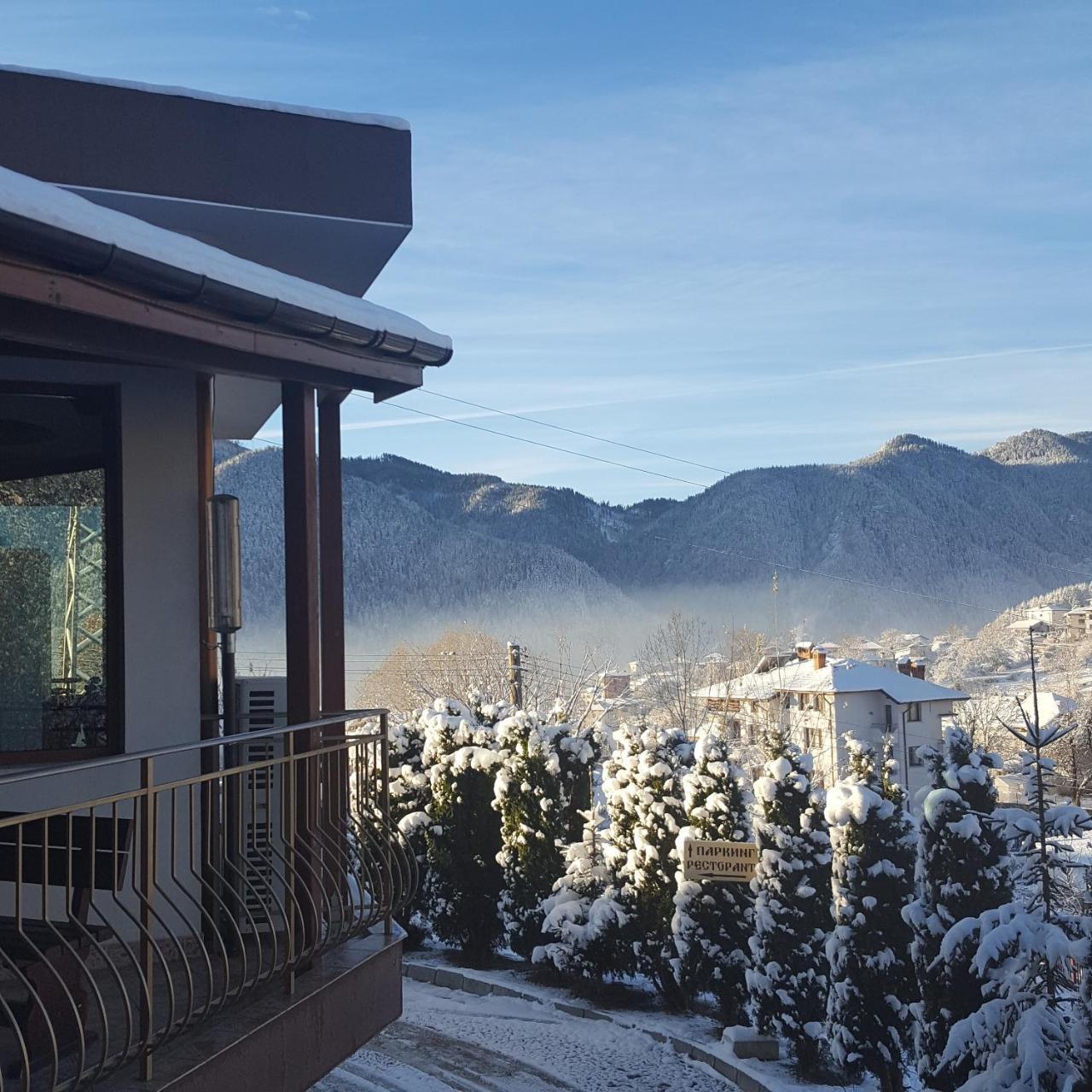 Семеен Хотел Кристал Smoljan Exterior foto