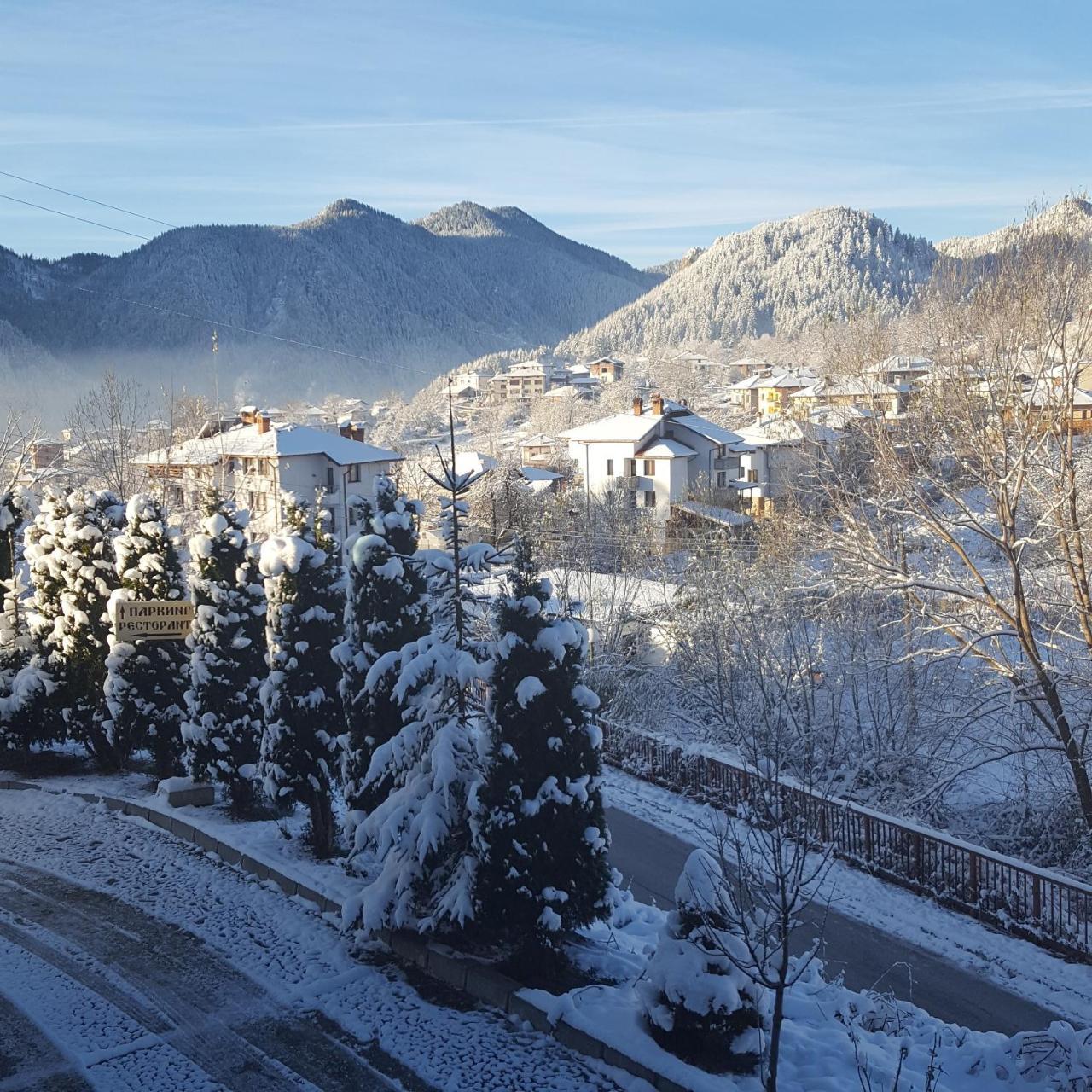 Семеен Хотел Кристал Smoljan Exterior foto